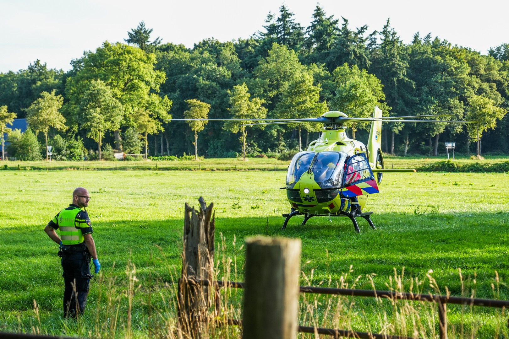 Fietser zwaargewond na aanrijding met motor op kruising