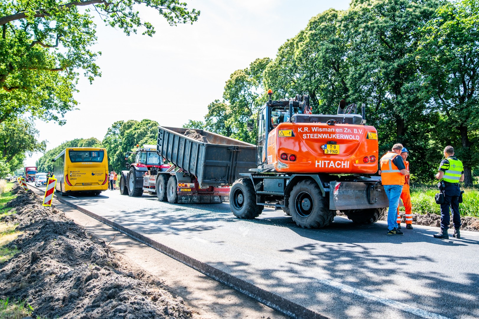 Botsing tussen lijnbus en graafmachine
