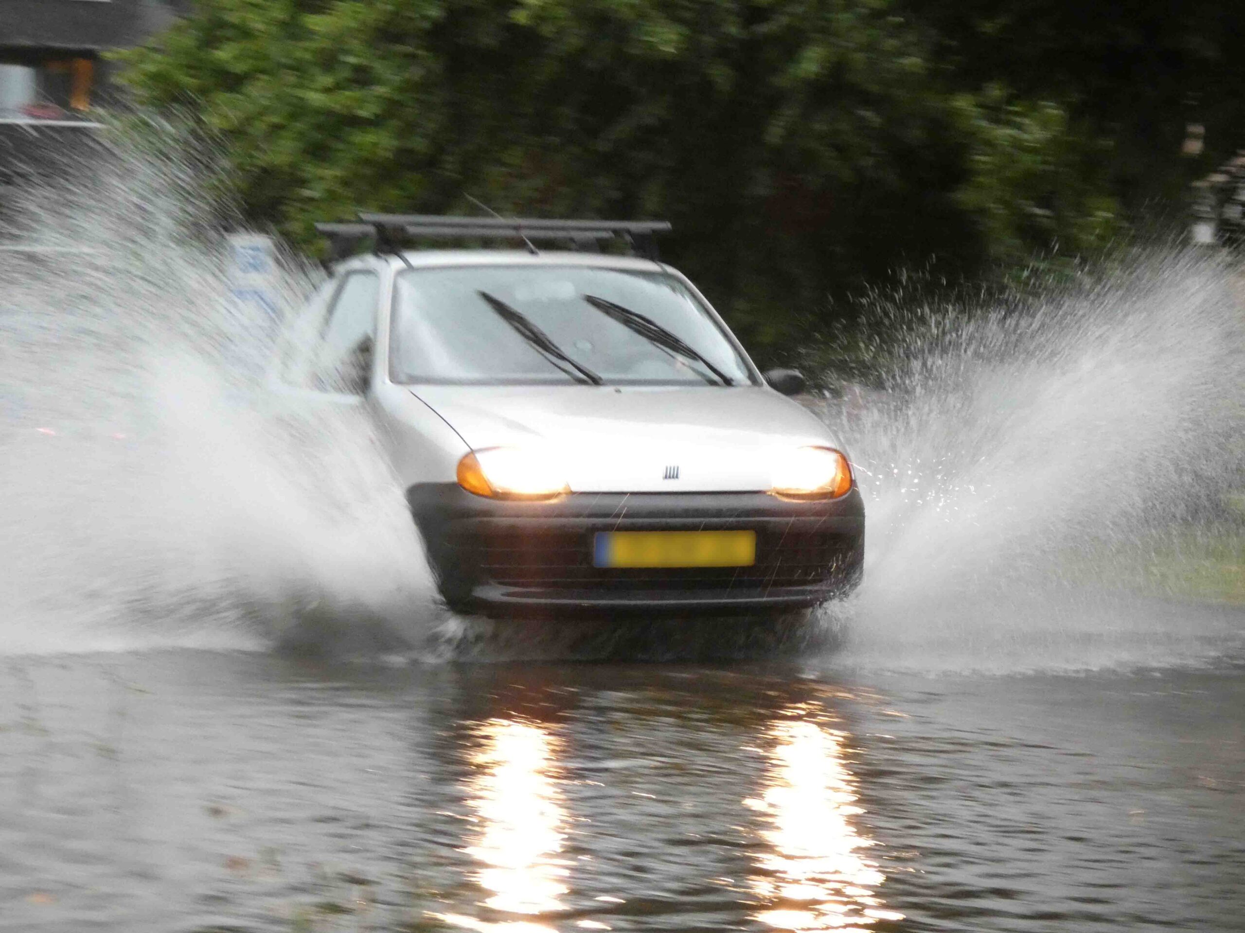 Hevige regenval zorgt voor wateroverlast en stroomuitval