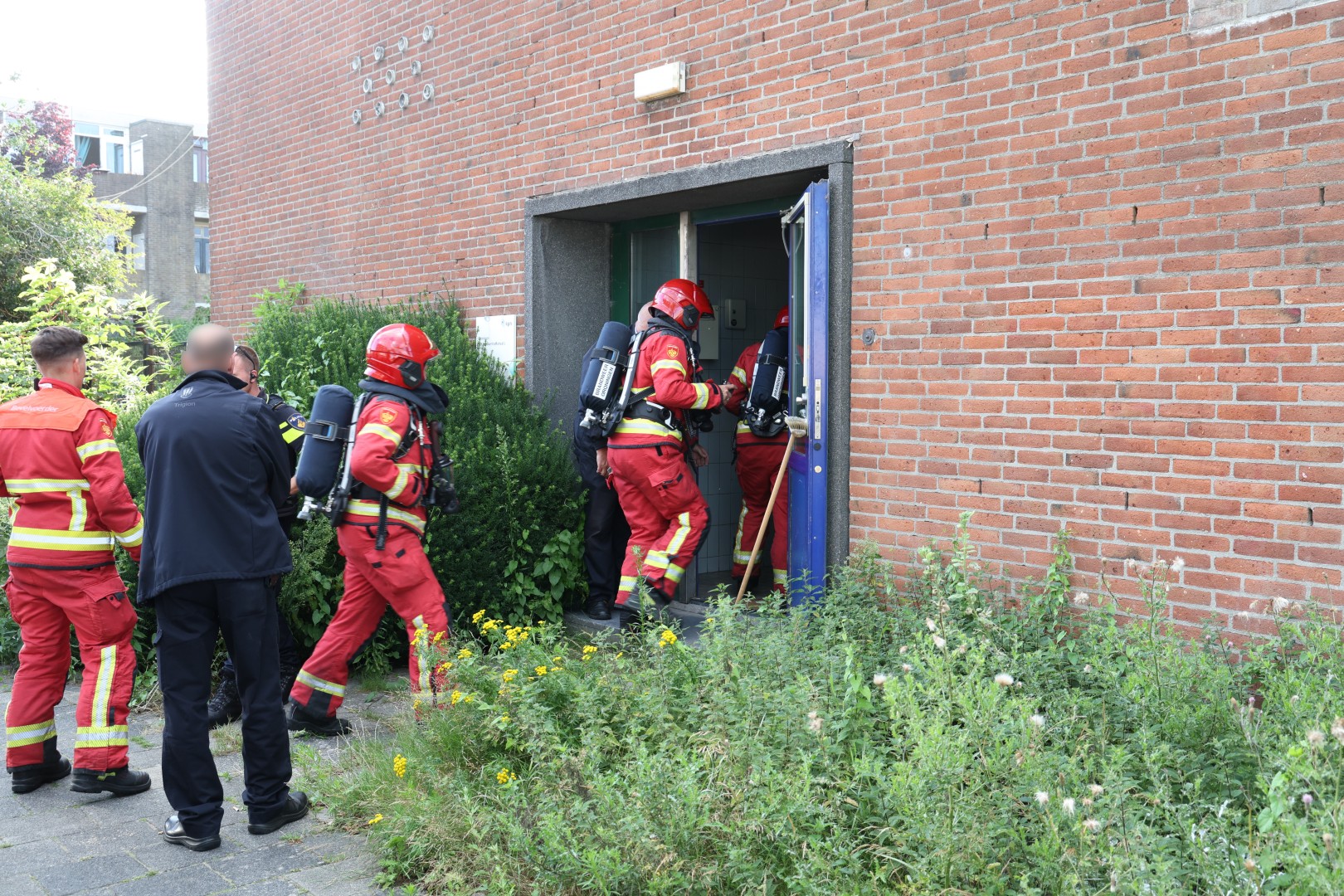 Hulpdiensten ingezet voor gebouwbrand in stad