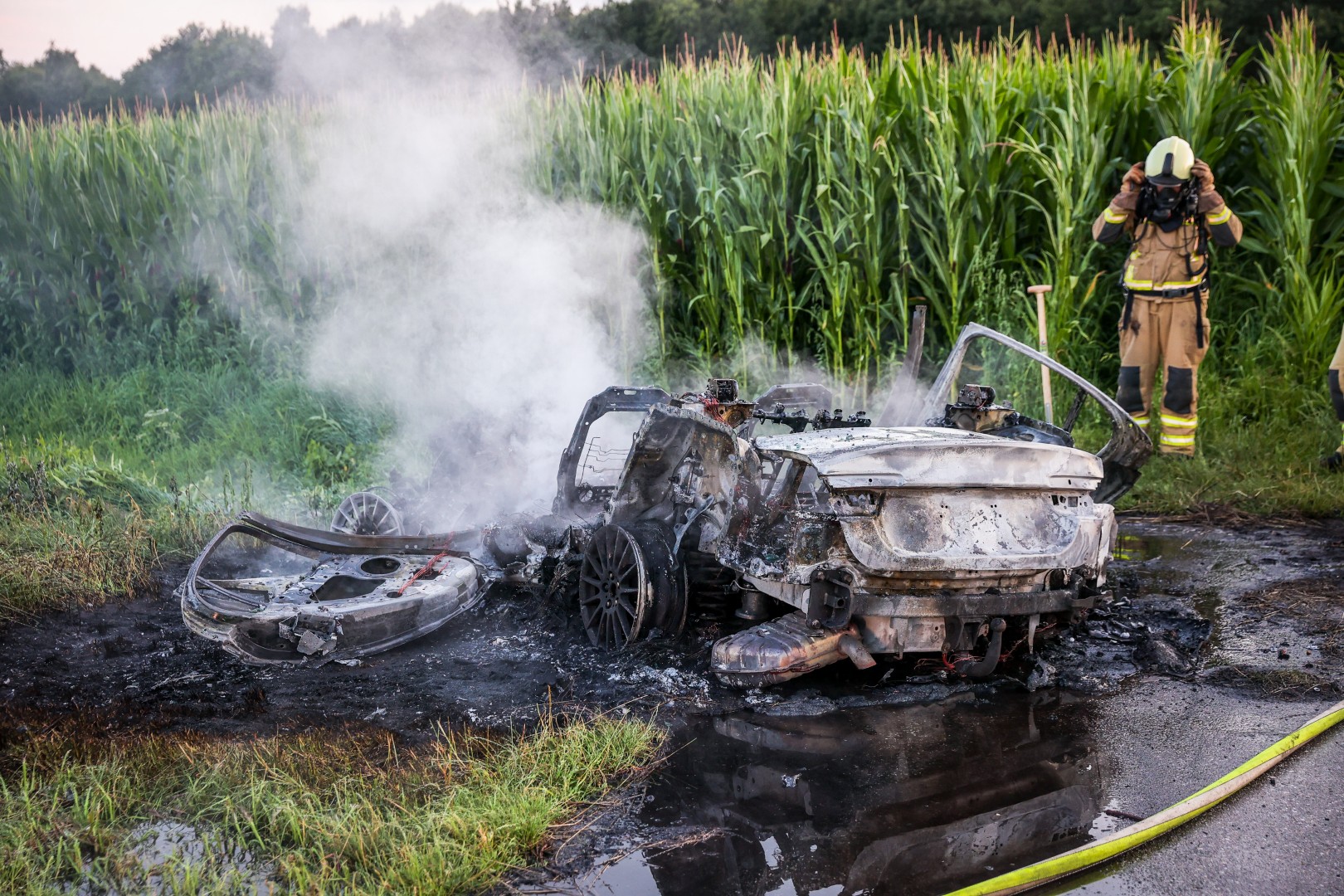Auto volledig verwoest door brand