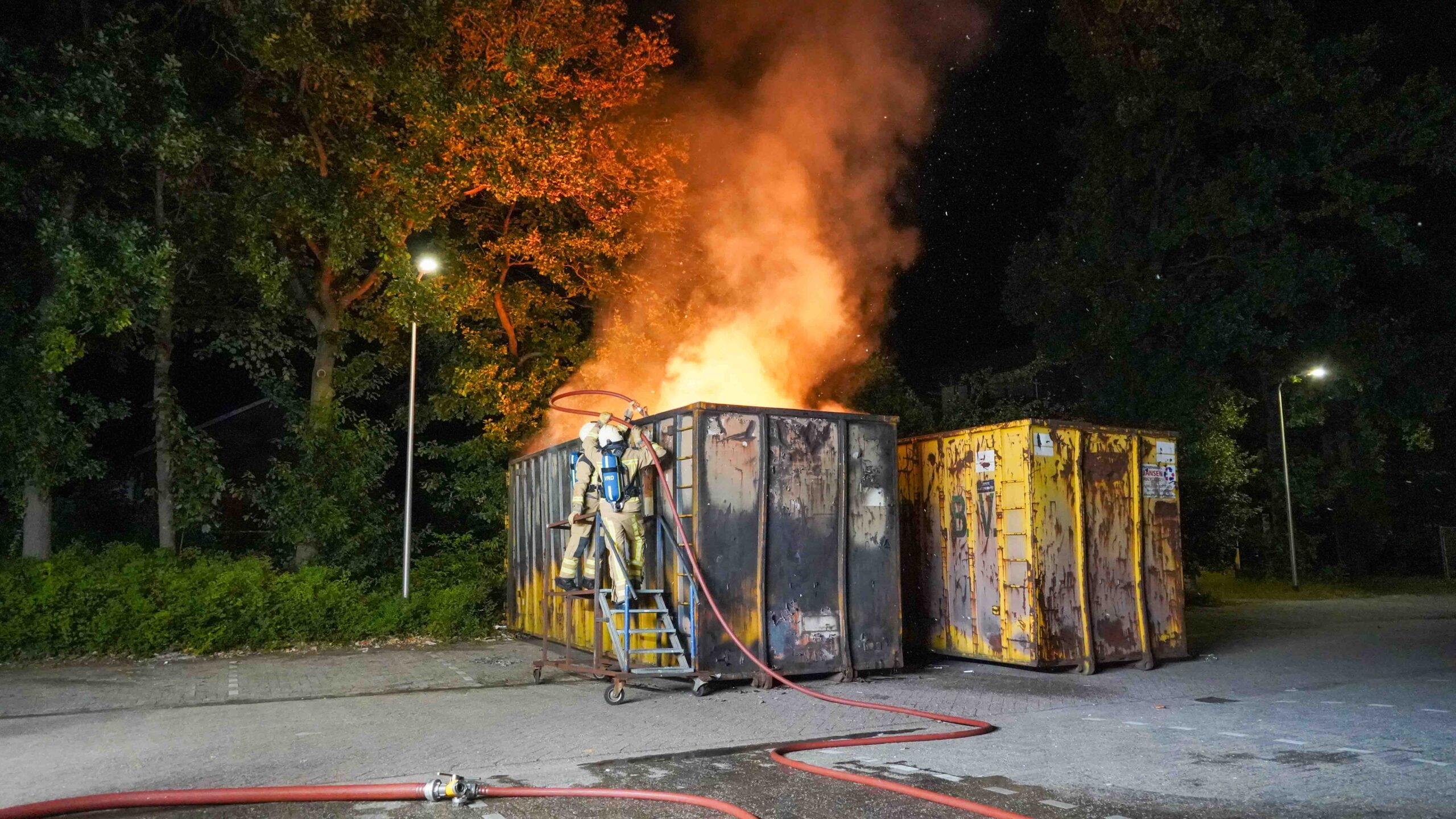 Containerbrand zorgt voor flinke rookontwikkeling