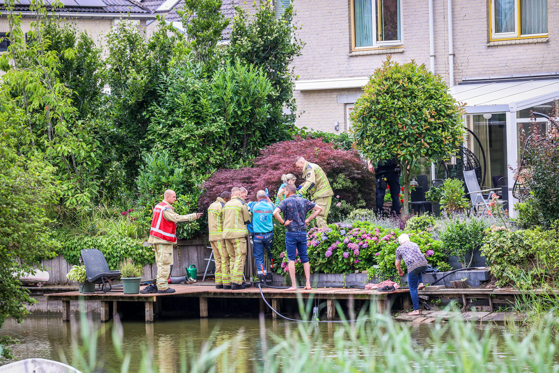 Persoon te water geraakt, met spoed naar ziekenhuis