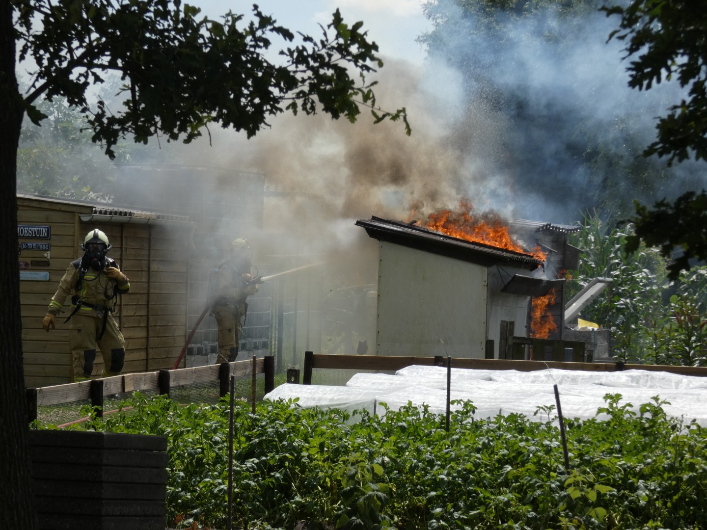 Schuur volledig in brand bij volkstuinvereniging