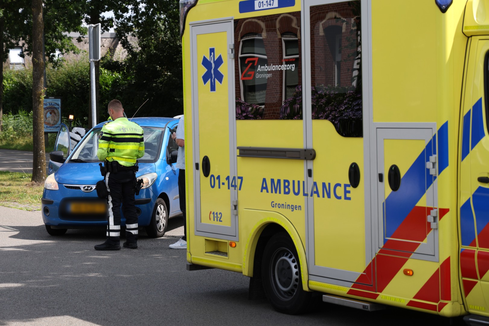 Fietser gewond na botsing met auto in stad