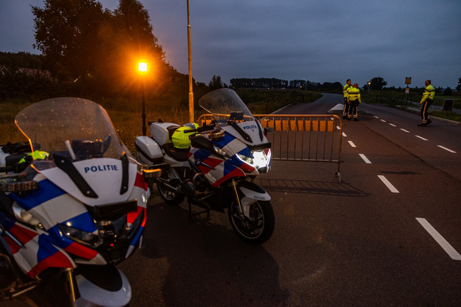Politie sluit toegangswegen af na oproep voor groot feest