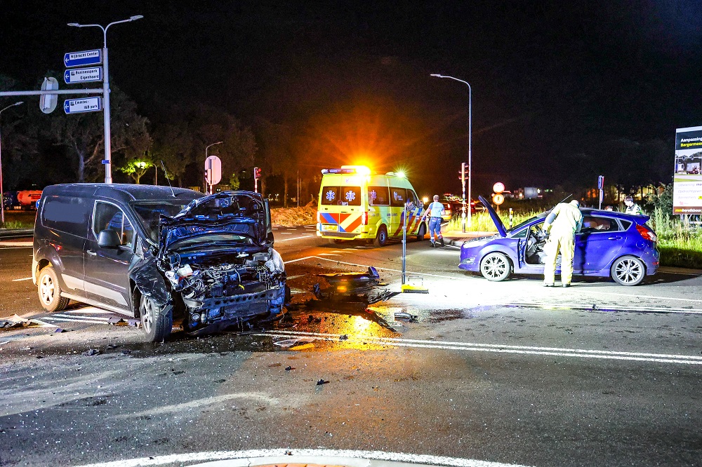 Ravage op kruising door ongeval, één gewonde naar ziekenhuis