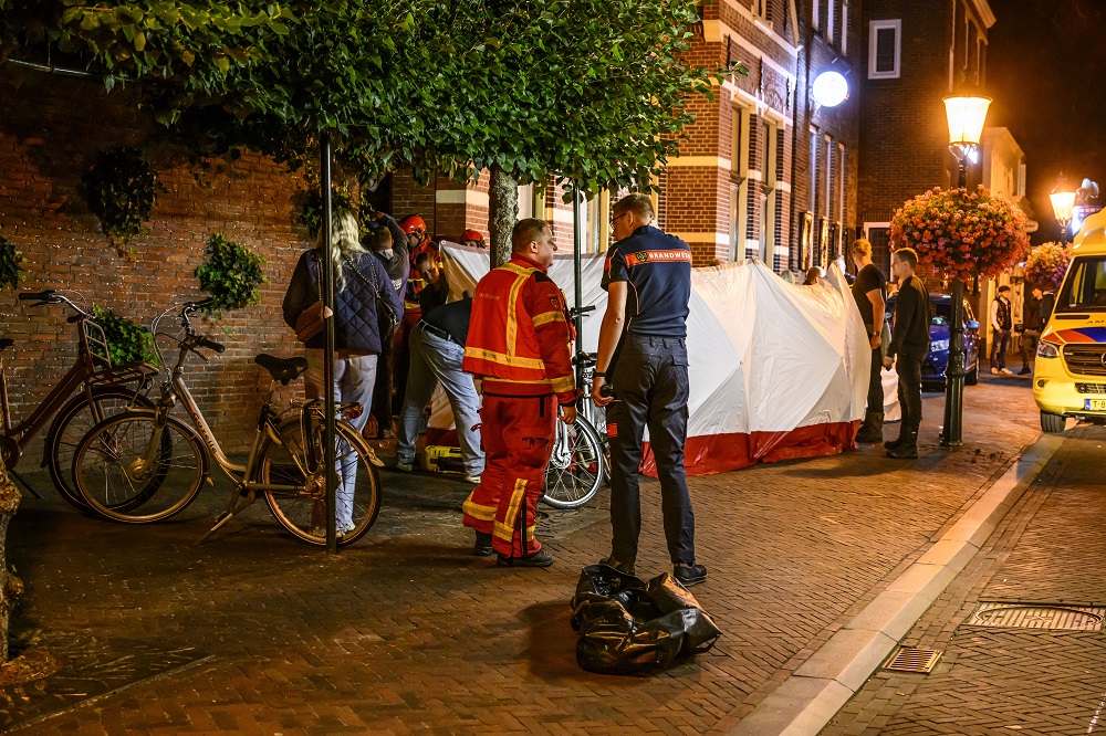 Jongen gespiesd aan hek, brandweer bevrijdt hem