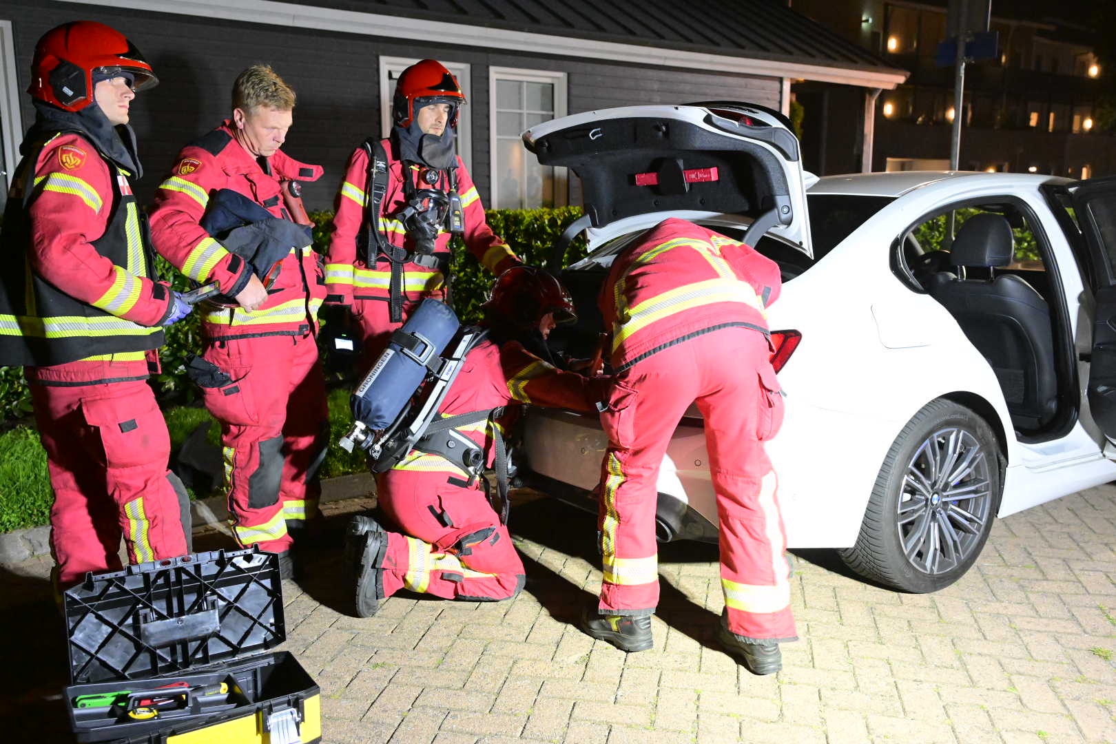 Accu van gloednieuwe auto begint te roken