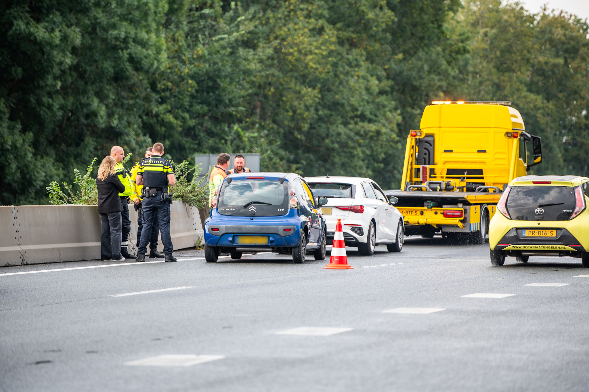 Verkeershinder door botsing tussen twee auto’s