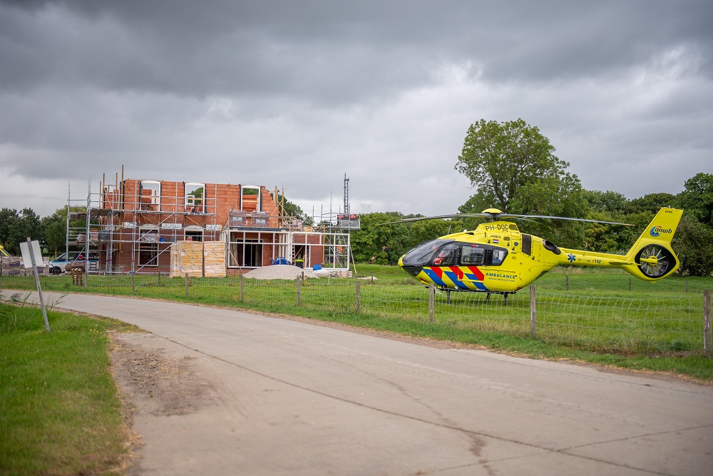 Jongeman (19) ernstig gewond na val van hoogte