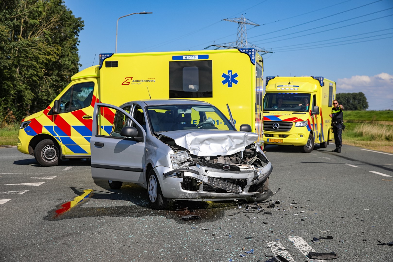 Bestuurder naar ziekenhuis na aanrijding