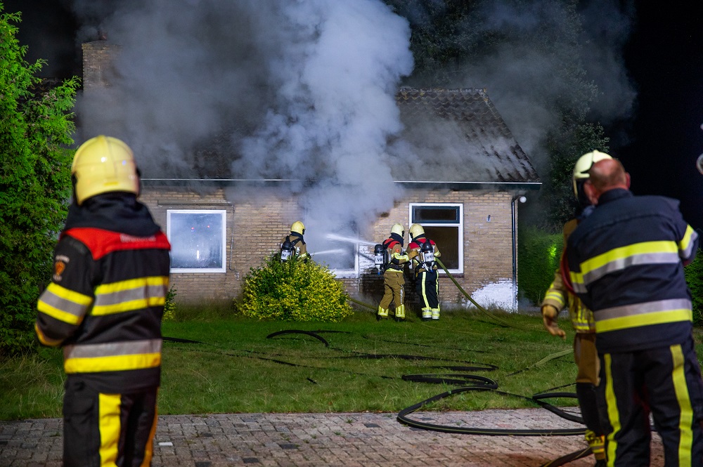 Politie doet onderzoek bij uitgebrande woning
