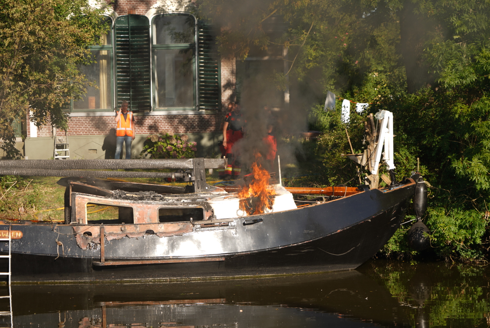 Zeilschip door brand verwoest