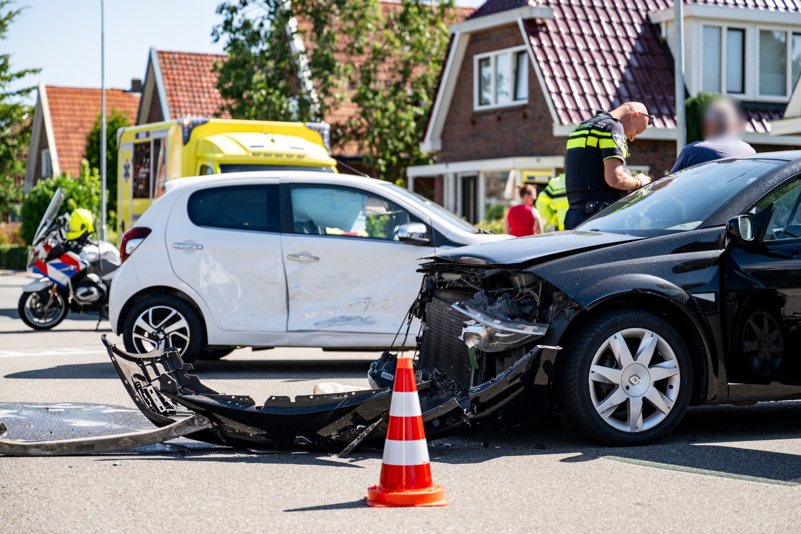 Flinke schade bij verkeersongeval op kruising