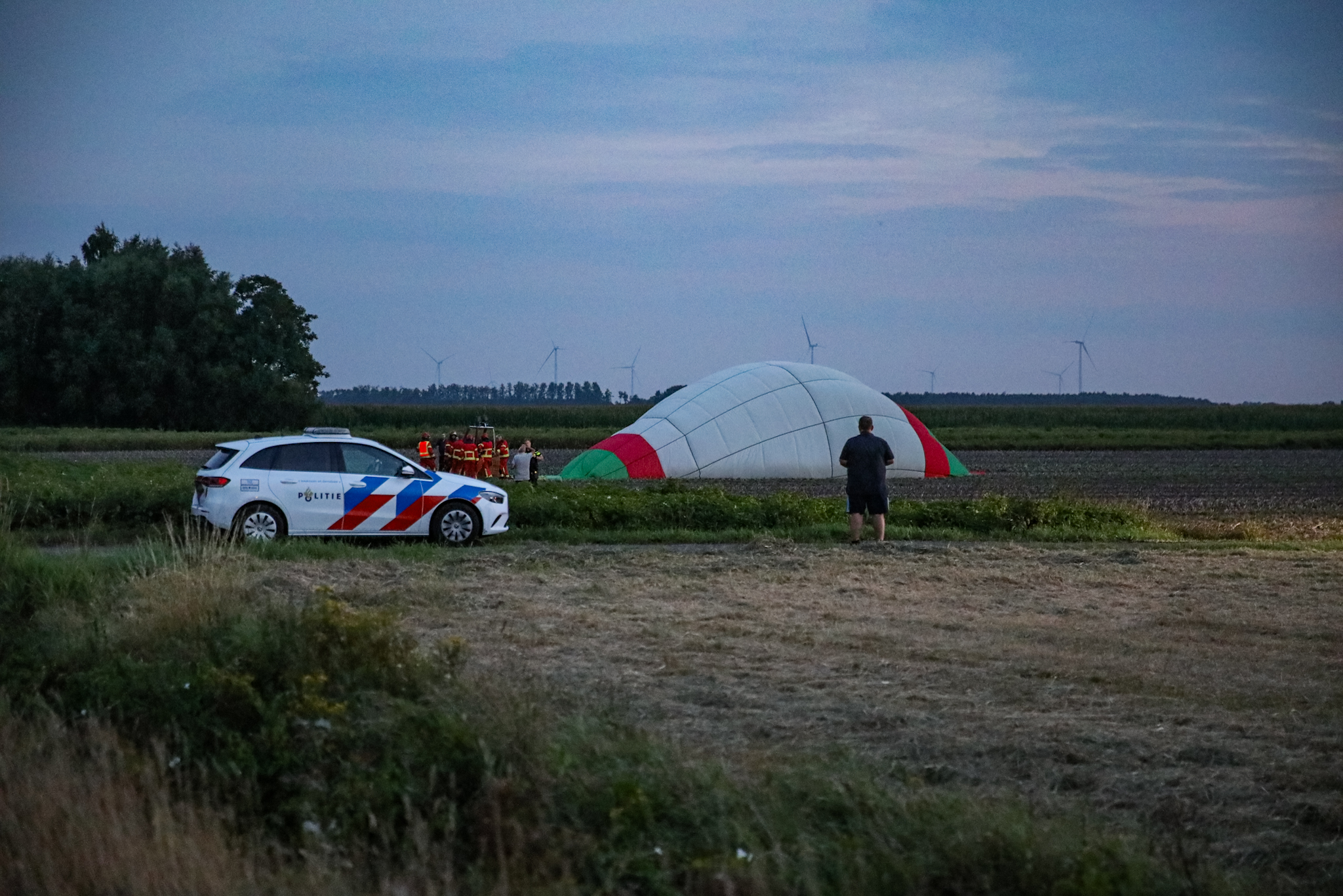 Luchtballon maakt harde landing, persoon ernstig gewond