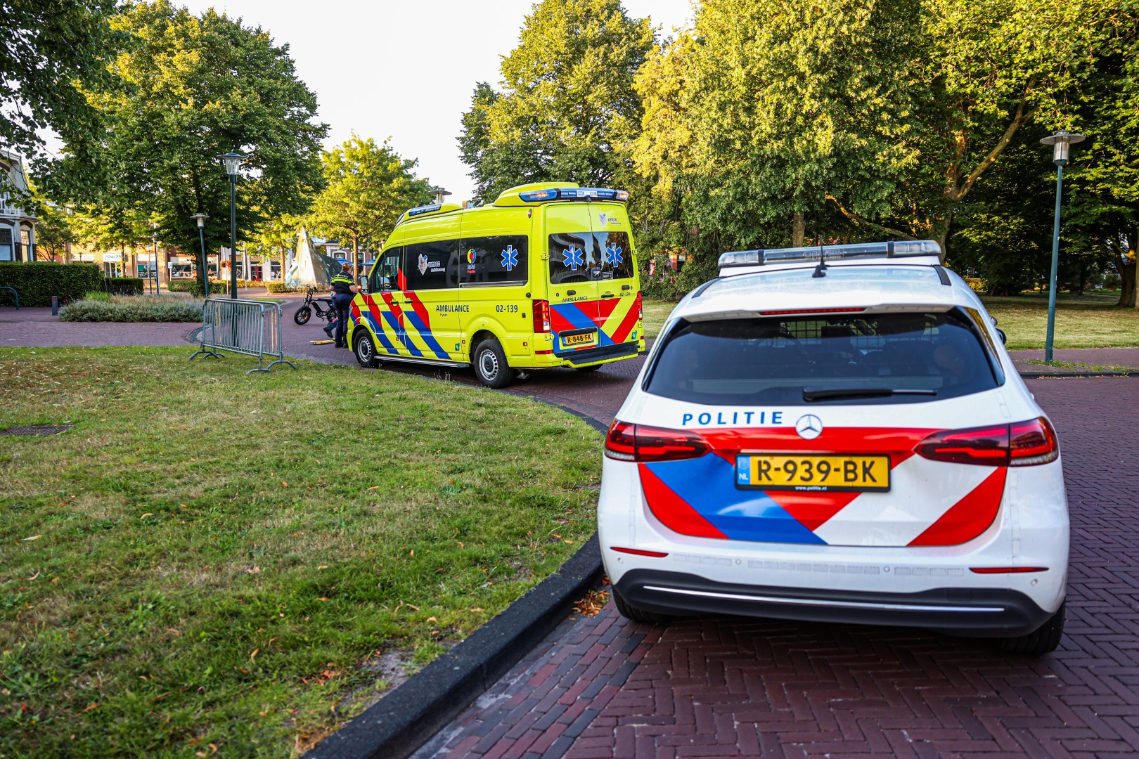 Fietser gewond na aanrijding met doorrijdende auto