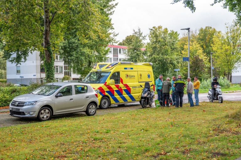 Scooterrijder gewond na aanrijding met auto