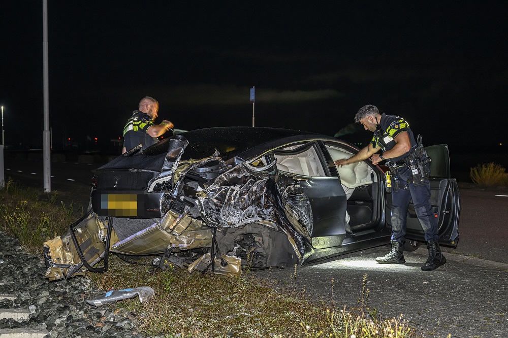 Ravage na ongeval met Tesla, bestuurder aangehouden