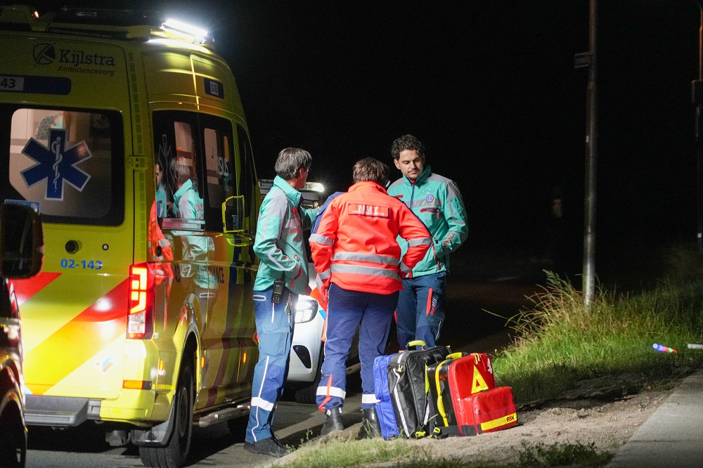 Fietsster zwaargewond door val onder viaduct