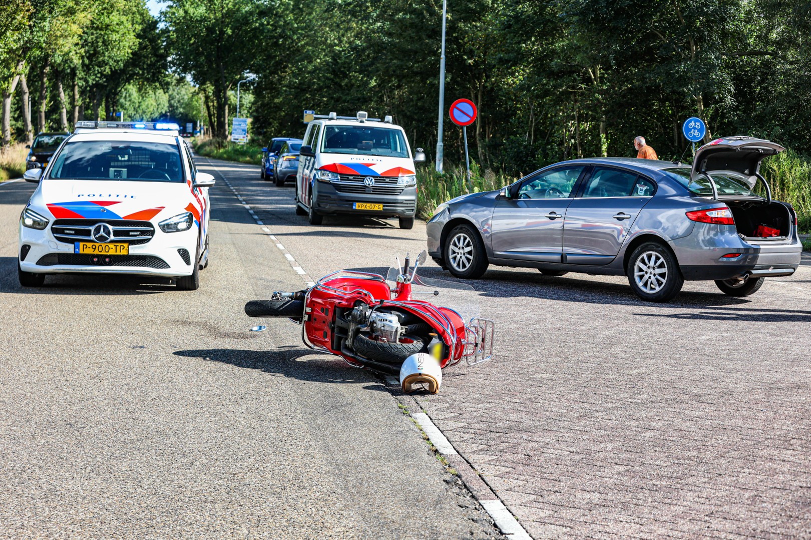 Scooterrijdster gewond na botsing met auto