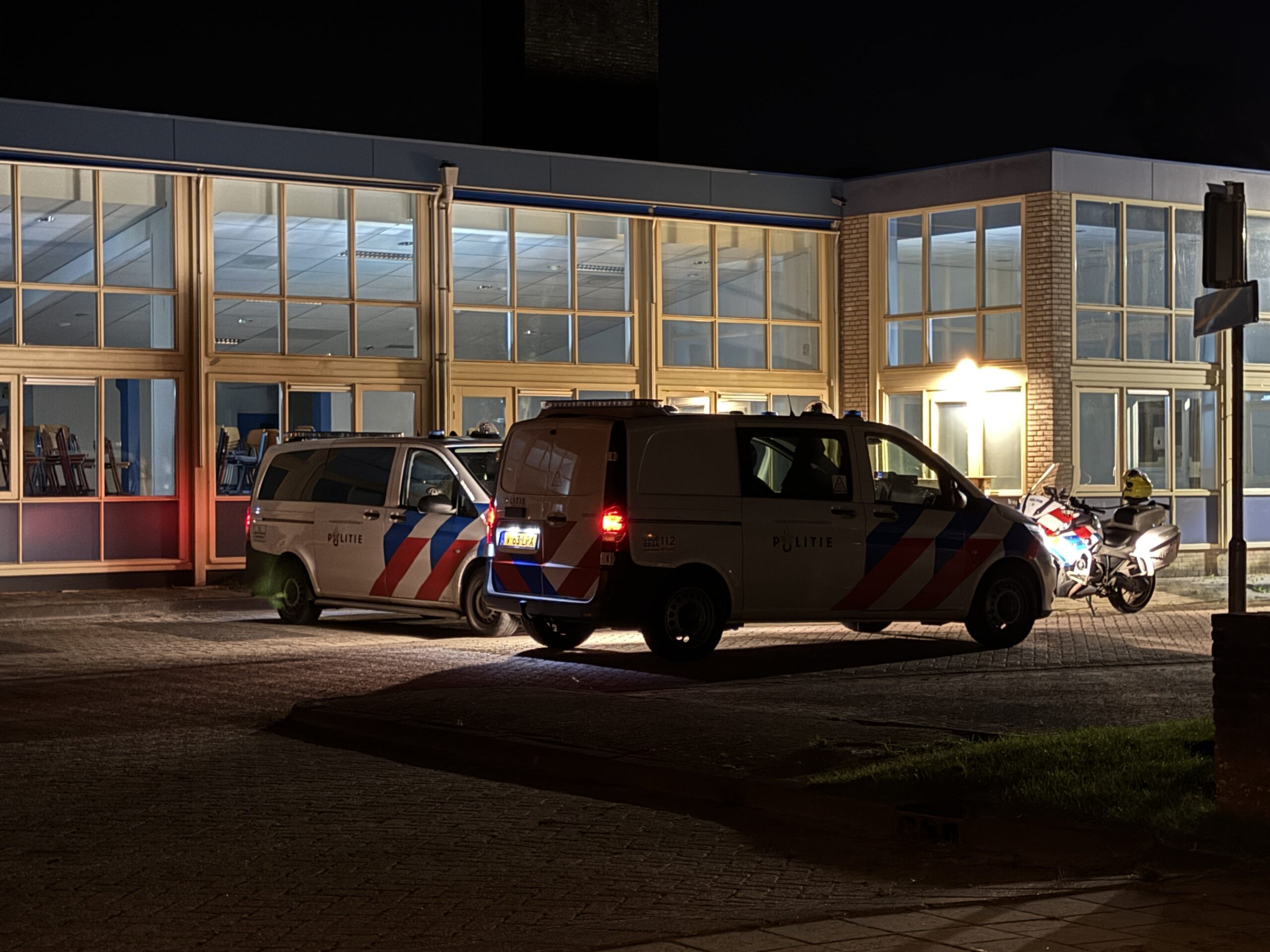 Politie vindt mogelijk vuurwapen bij woning na melding