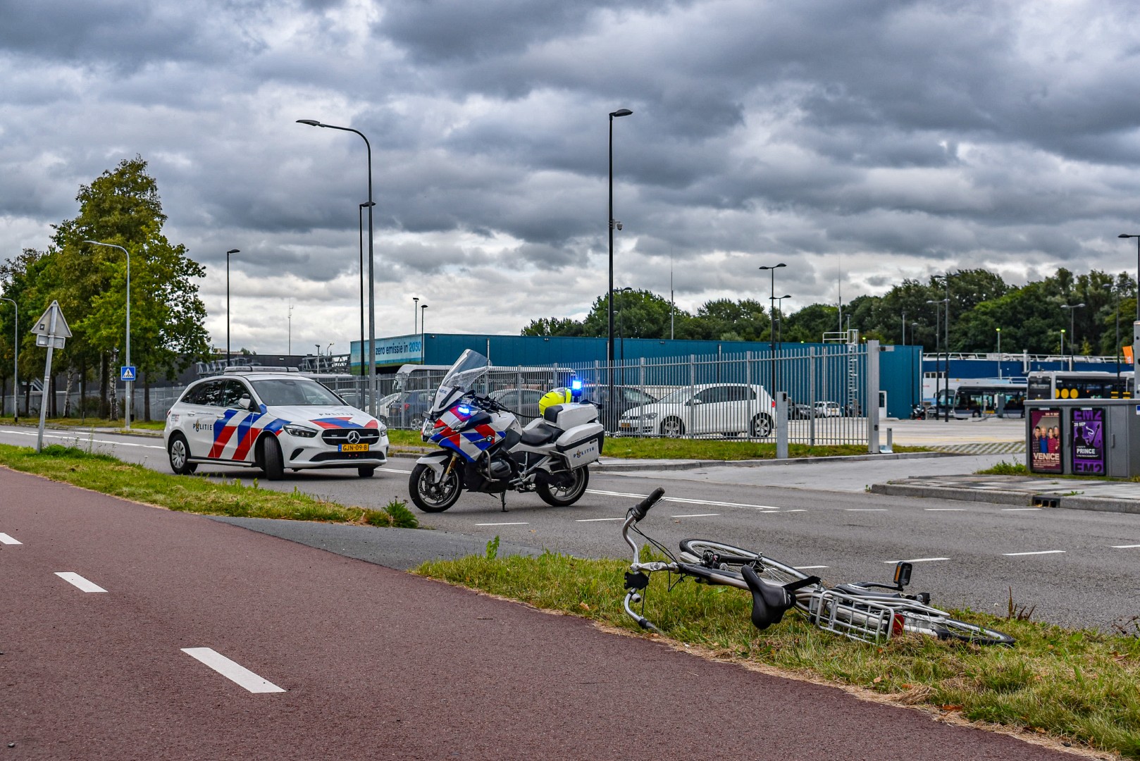 Fietser gewond na botsing met vrachtwagen