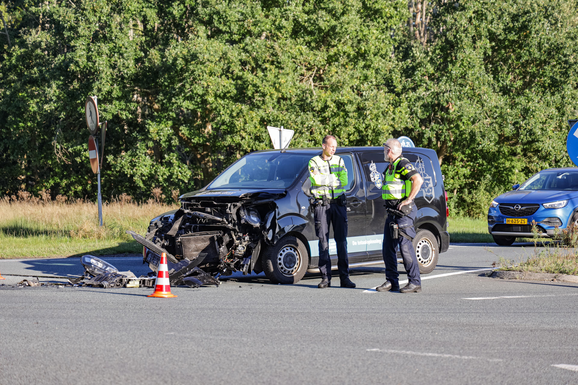 Veel schade na botsing op kruising