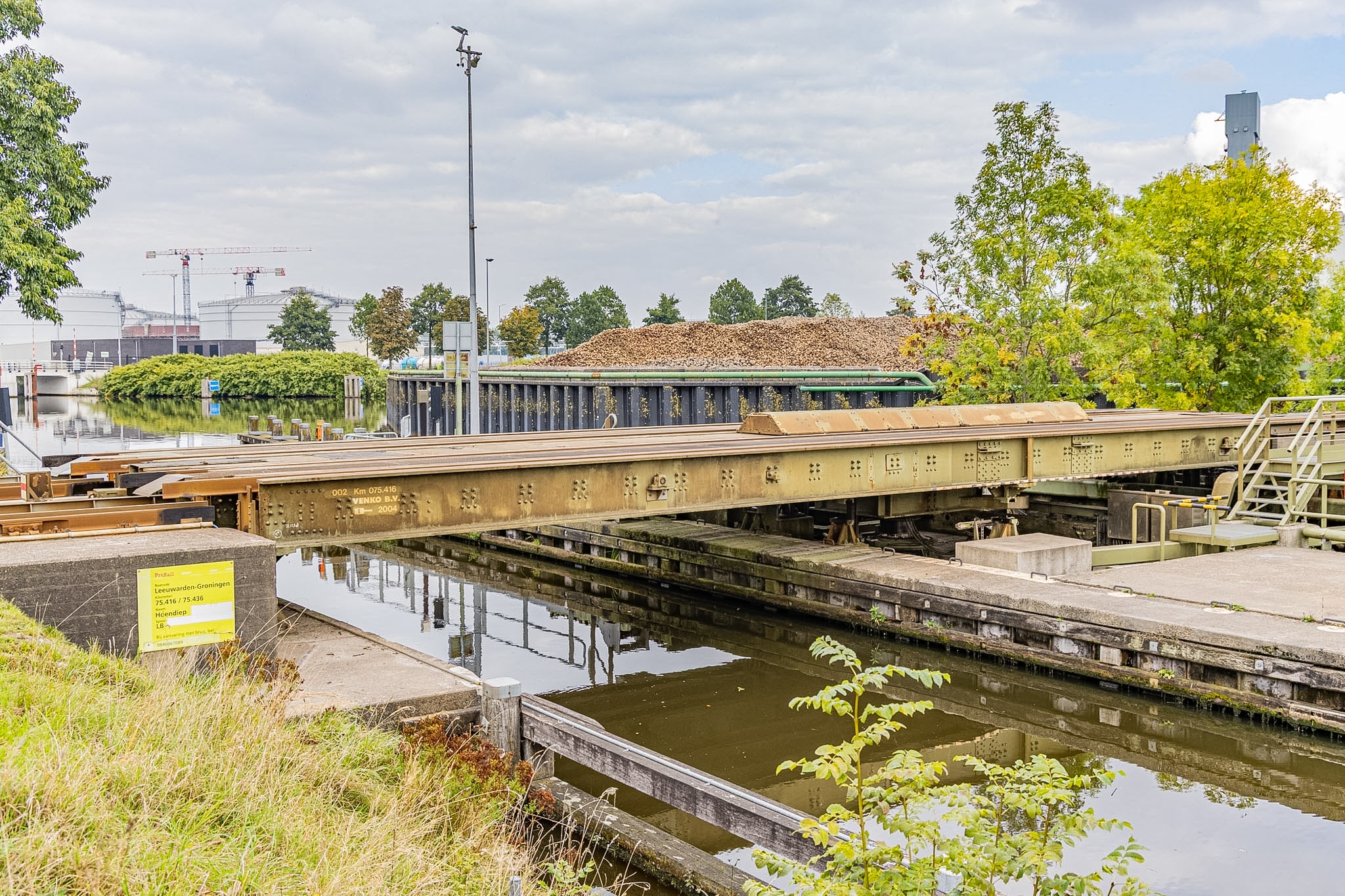 Treinverkeer stil tussen Groningen en Zuidhorn door kapotte spoorbrug