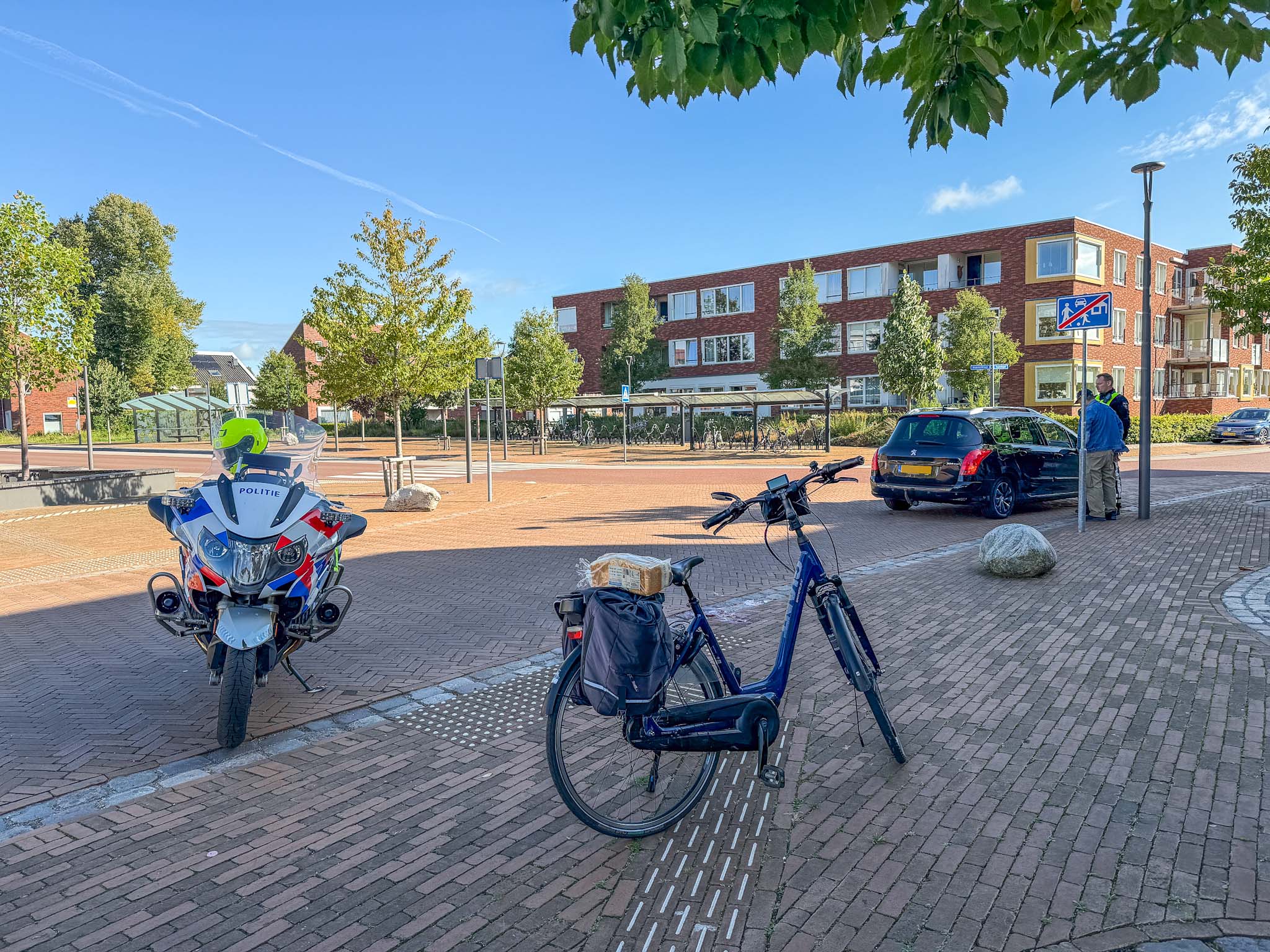 Fietser zwaargewond na botsing met auto