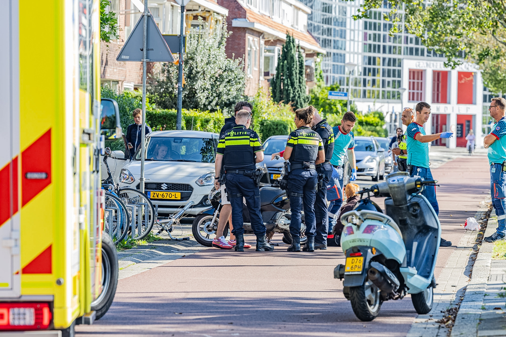 Scooterrijders gewond na botsing