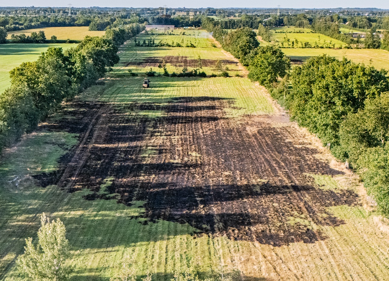 Veel rook bij brand in twee weilanden