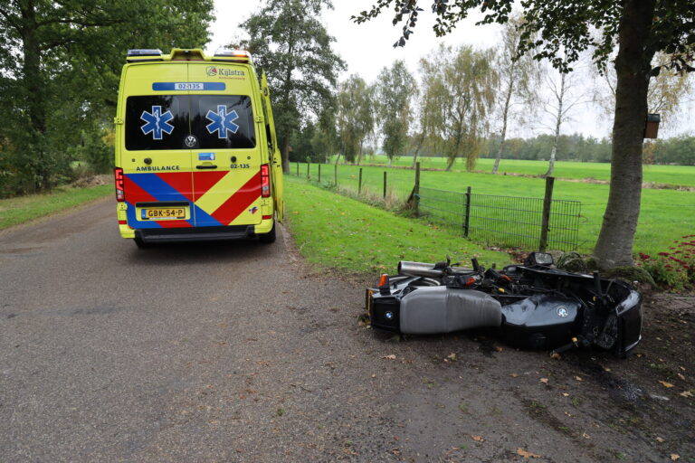 Motorrijder gewond na val, weg tijdelijk afgesloten