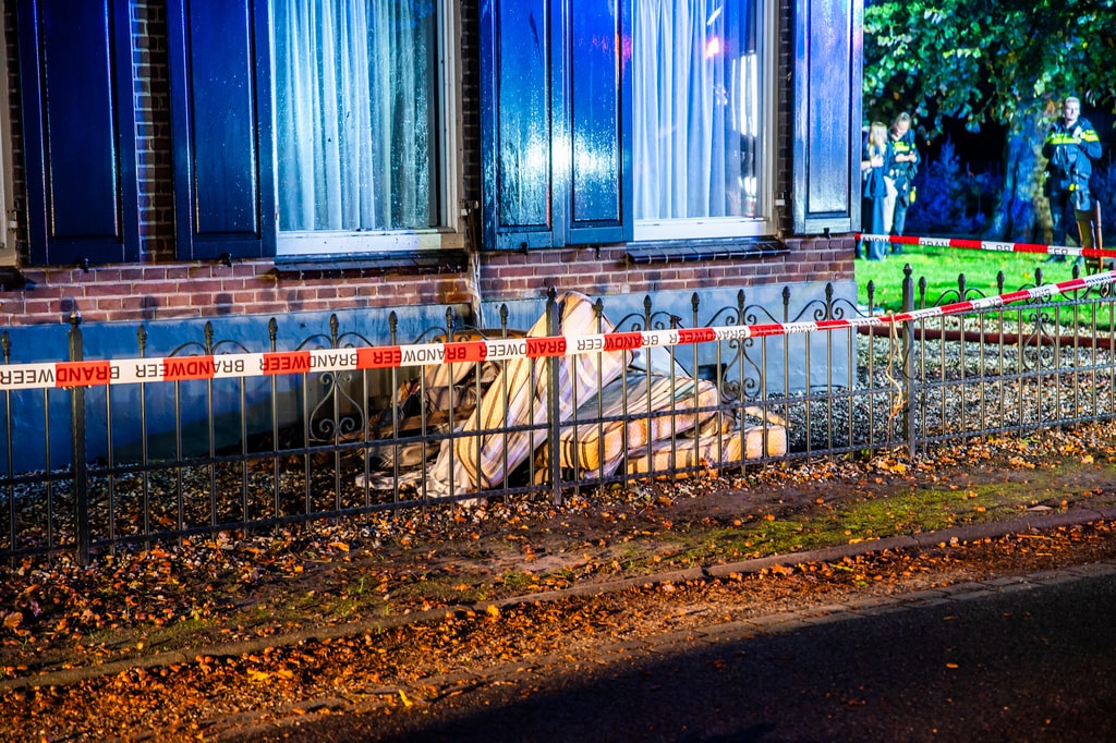 Brandweer rukt uit voor forse woningbrand