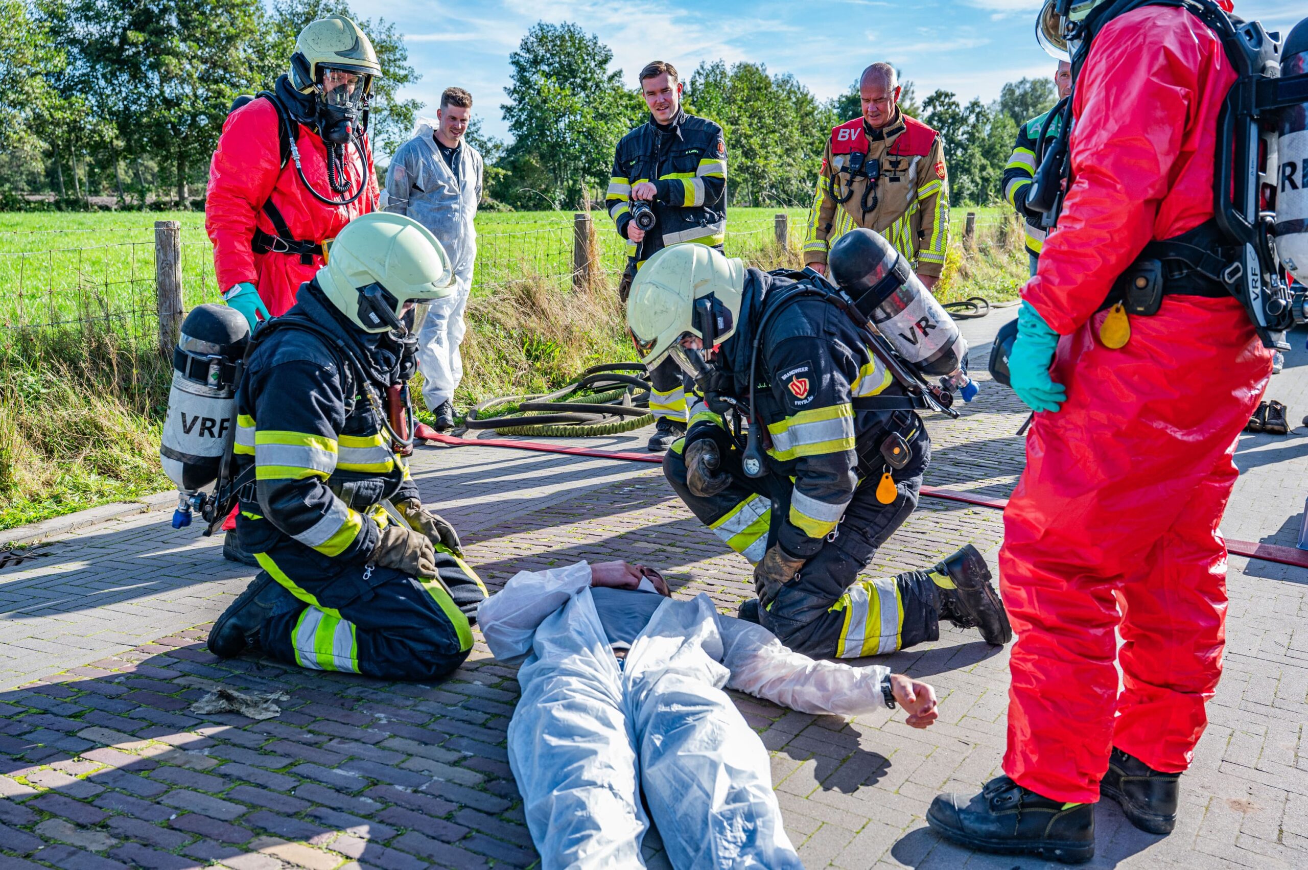Brandweerkorpsen oefenen realistische rampscenario’s tijdens jaarlijkse oefendag