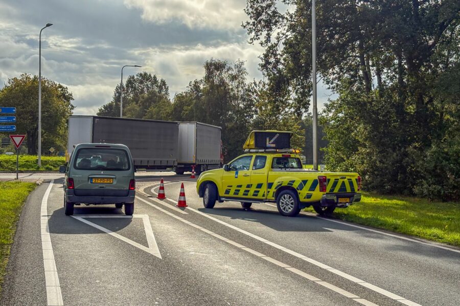 Oprit Drachten Noord afgesloten door defecte vrachtwagen