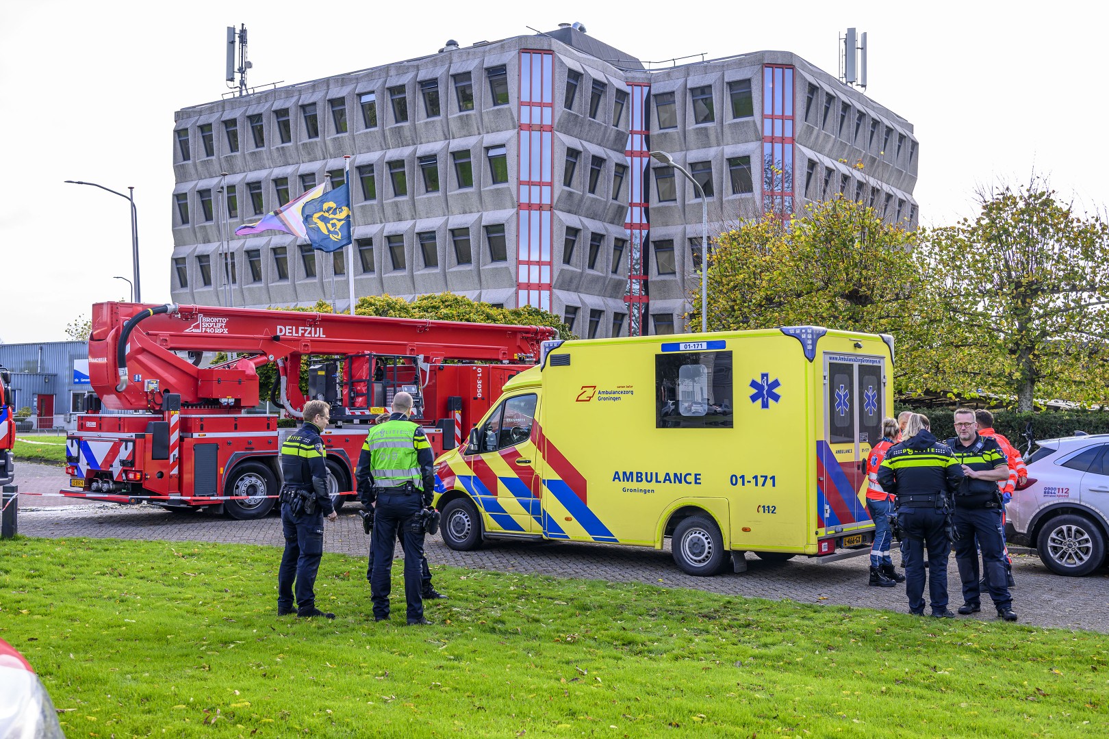 Grote brand bij COA-opvang locatie, bewoners uit voorzorg geëvacueerd