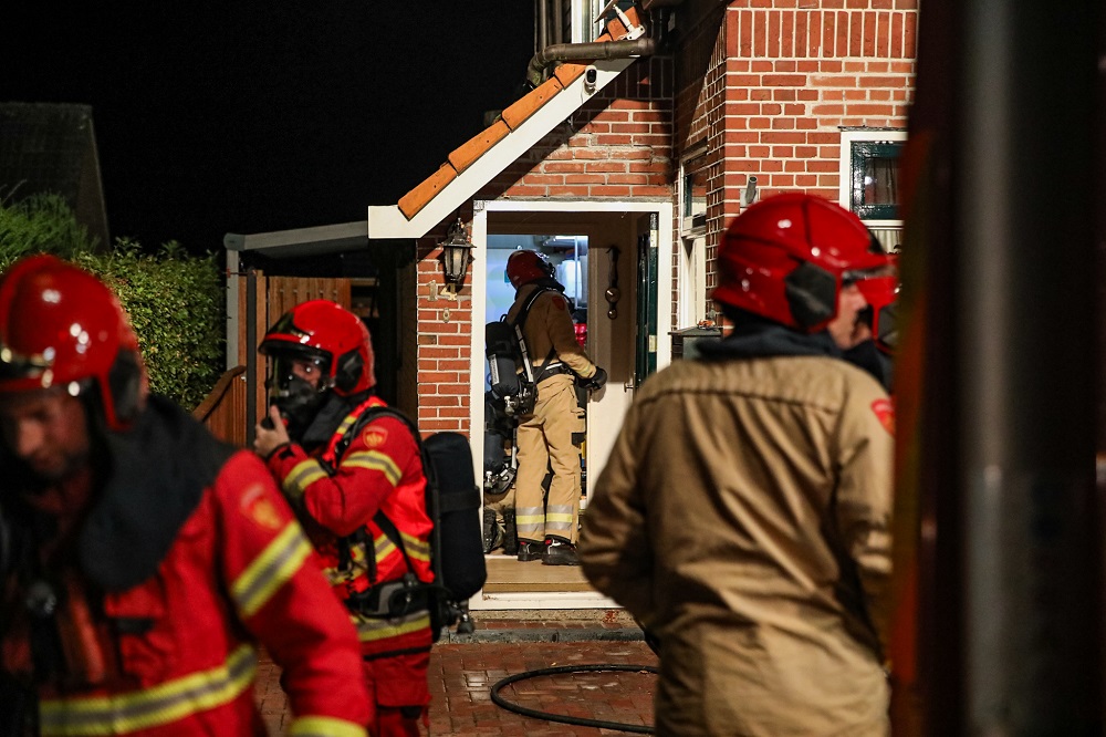 Meterkast van woning vliegt in brand