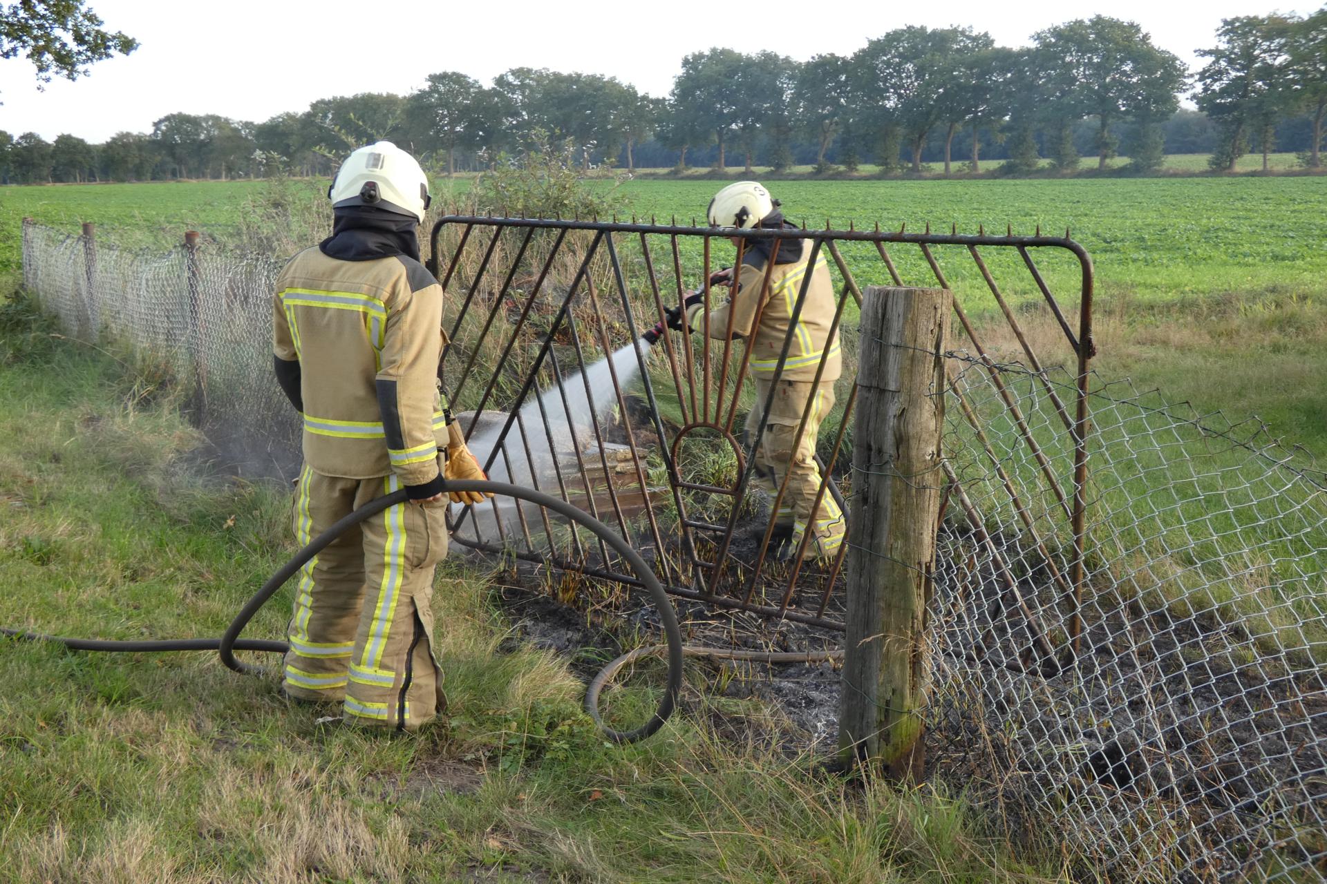 Kleine bermbrand snel geblust, vermoedelijk door vuurwerk