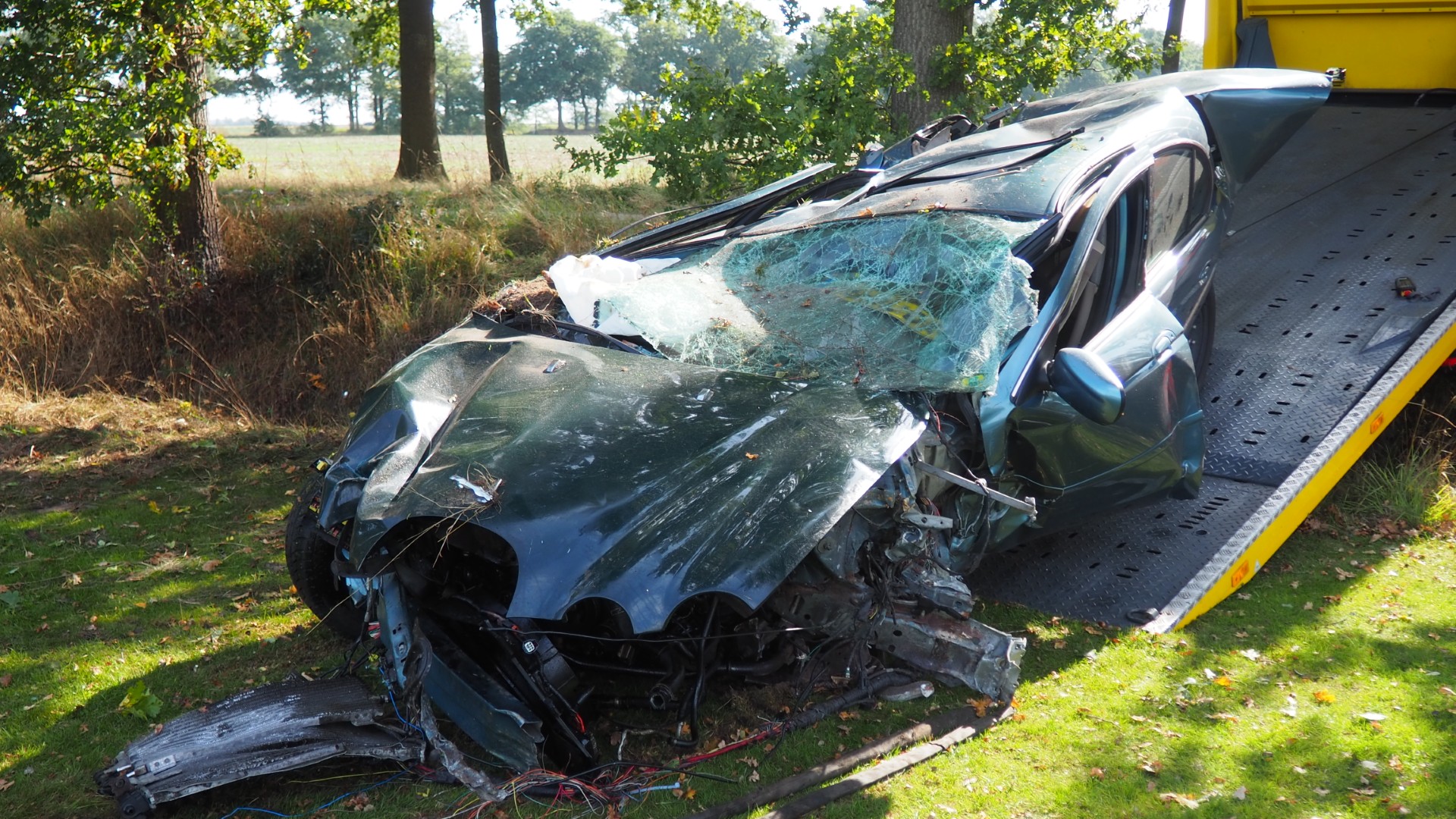 Automobilist vlucht uit wrak na ongeluk