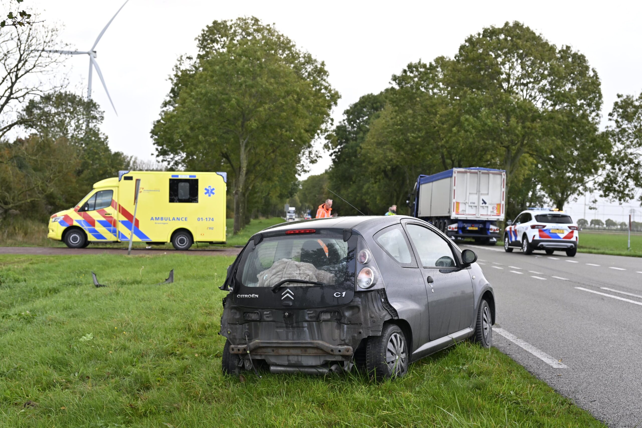 Automobilist gewond na botsing met vrachtwagen