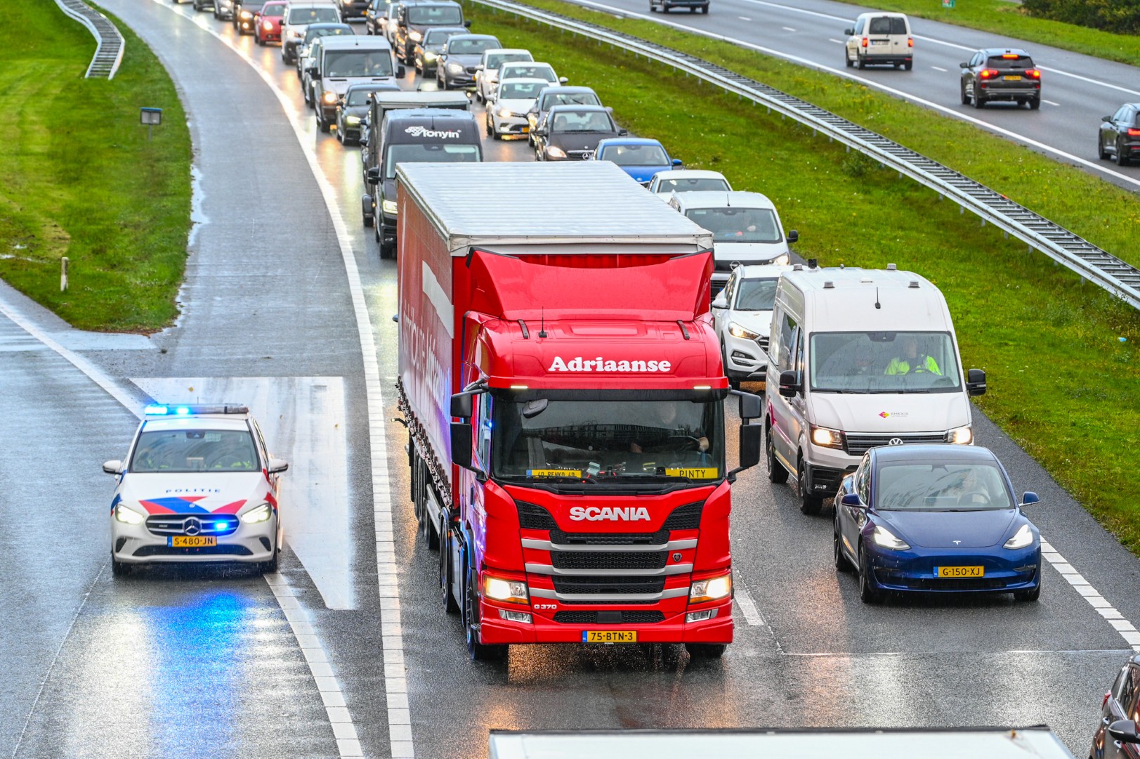 Meerdere ongevallen op snelweg veroorzaken lange files in beide richtingen