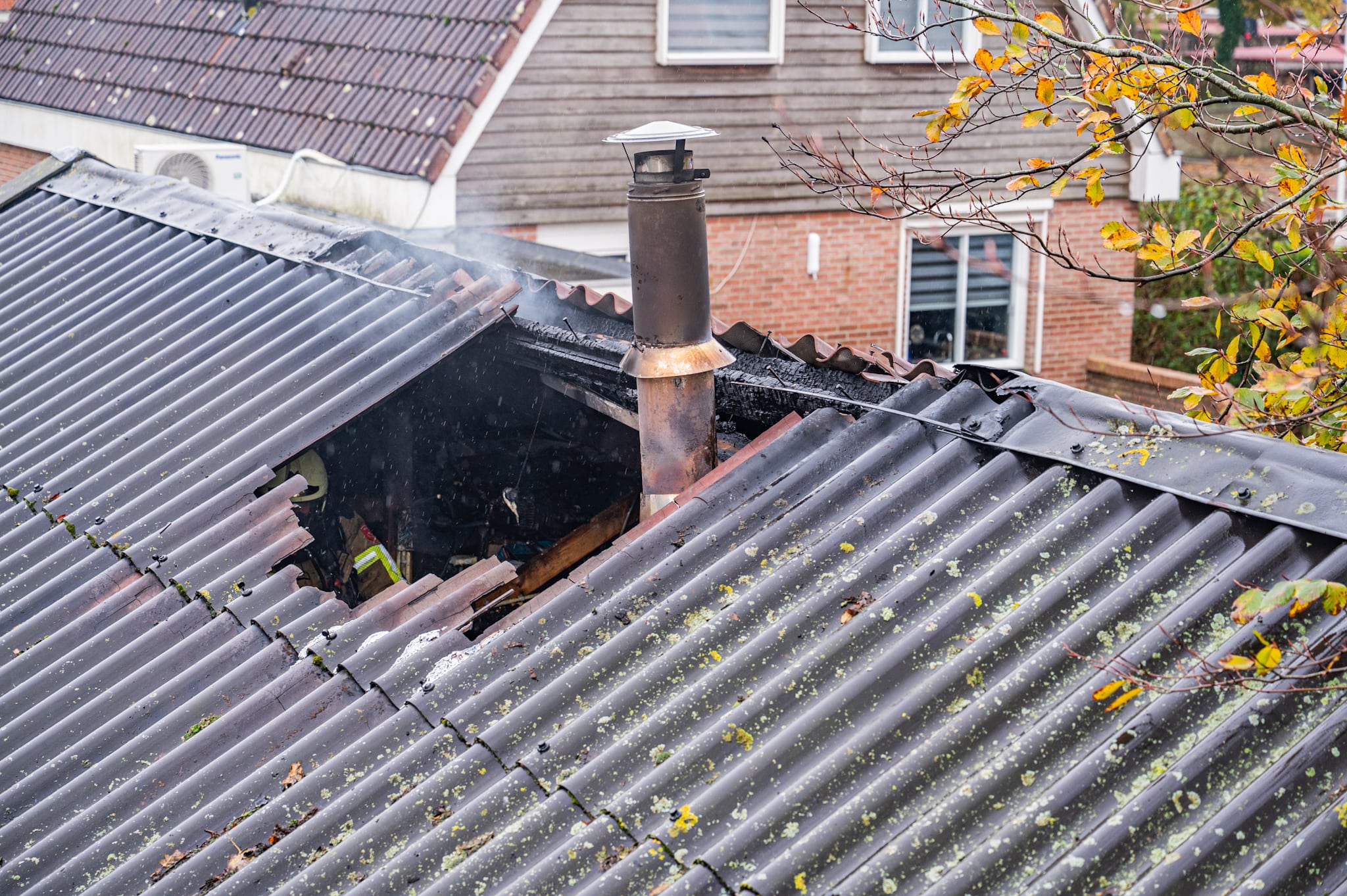 Schuurtje flink beschadigd door brand