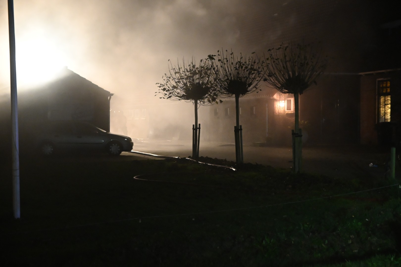 Grote brand in schuur van woonboerderij