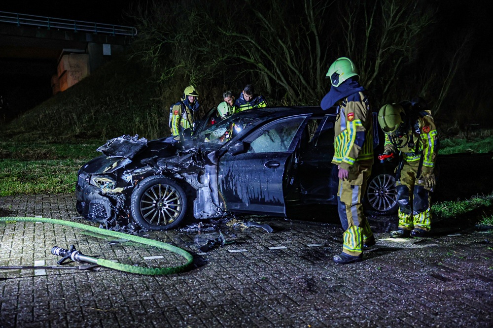 Auto zonder kentekens uitgebrand op carpoolplaats