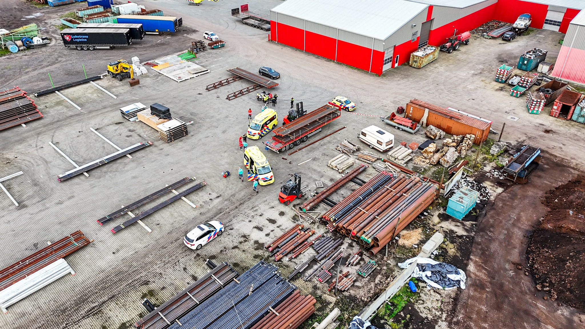 Werknemer overleden nadat zware metalen pijp op hem valt