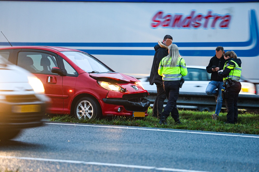 Lange file door kop-staart botsing op A7