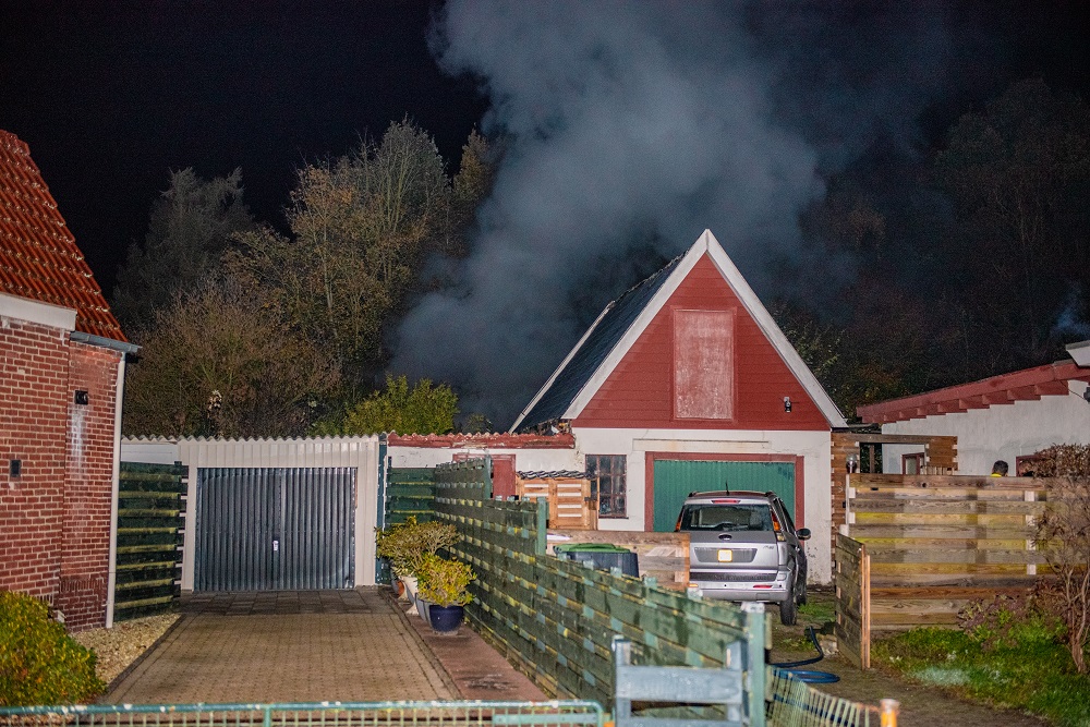 Kippen en kuikens omgekomen door brand in schuur