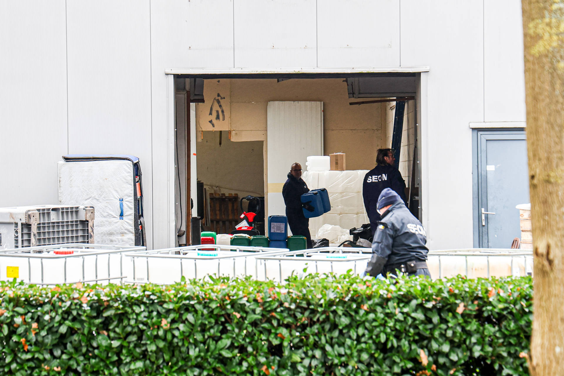 Ruiming groot drugslab in volle gang