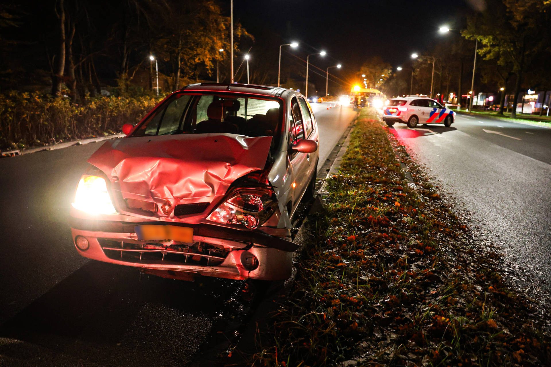 Twee auto’s botsen na voorrangsfout, vrouw ter plaatse onderzocht